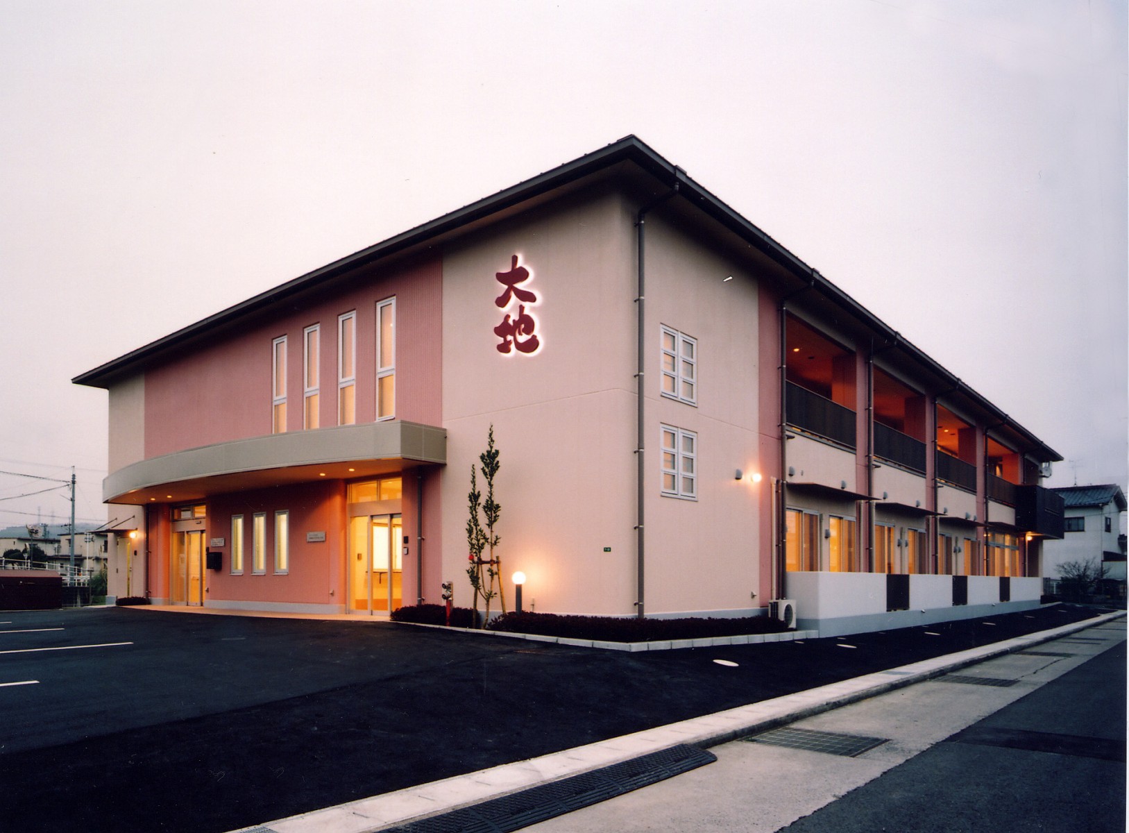 003-外観夜景-南西面