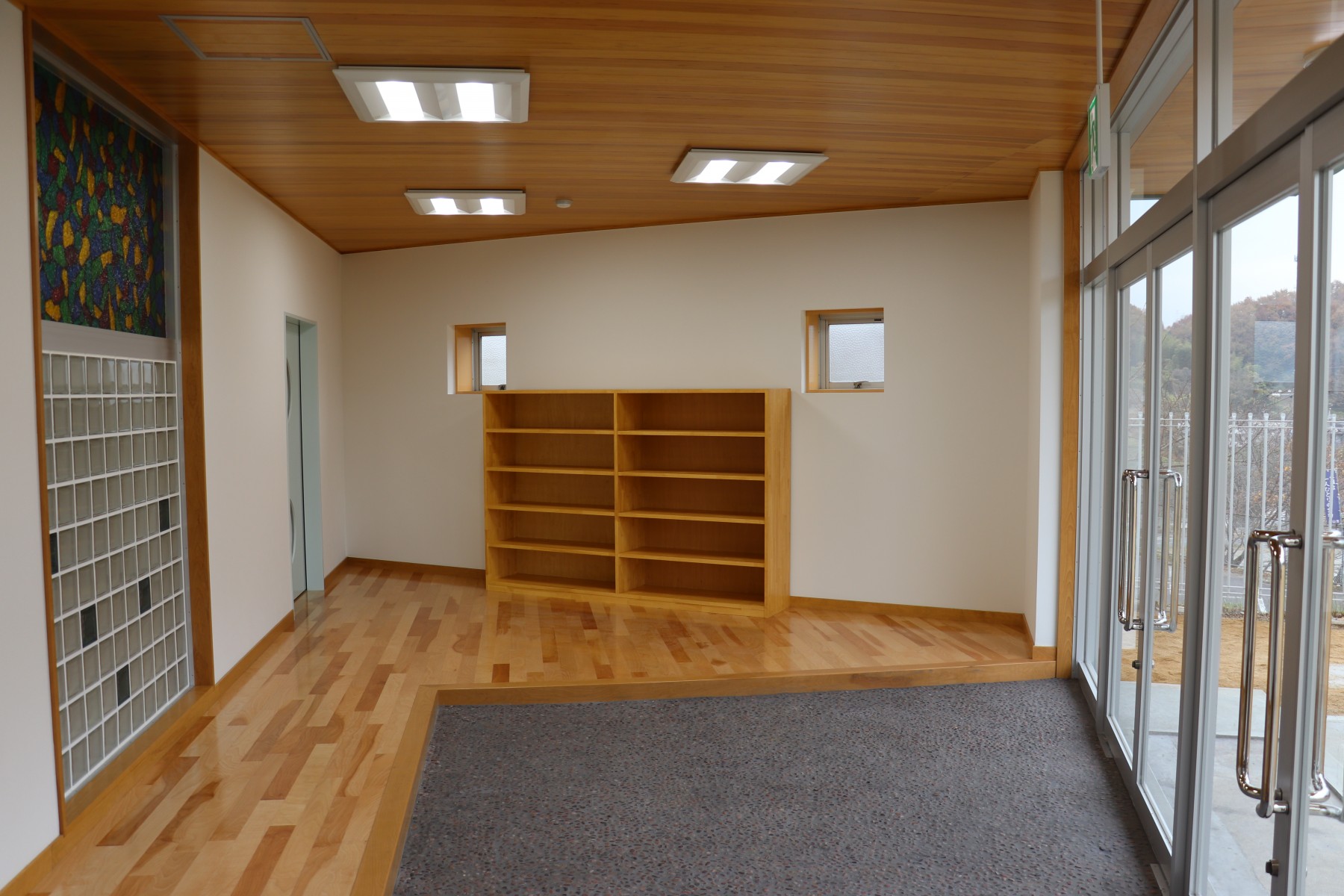 5.遊戯室棟玄関