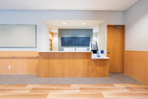 1階_受付-事務_A7400497-exp