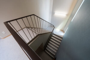 2階_廊下-収納-WC_A7409031-exp