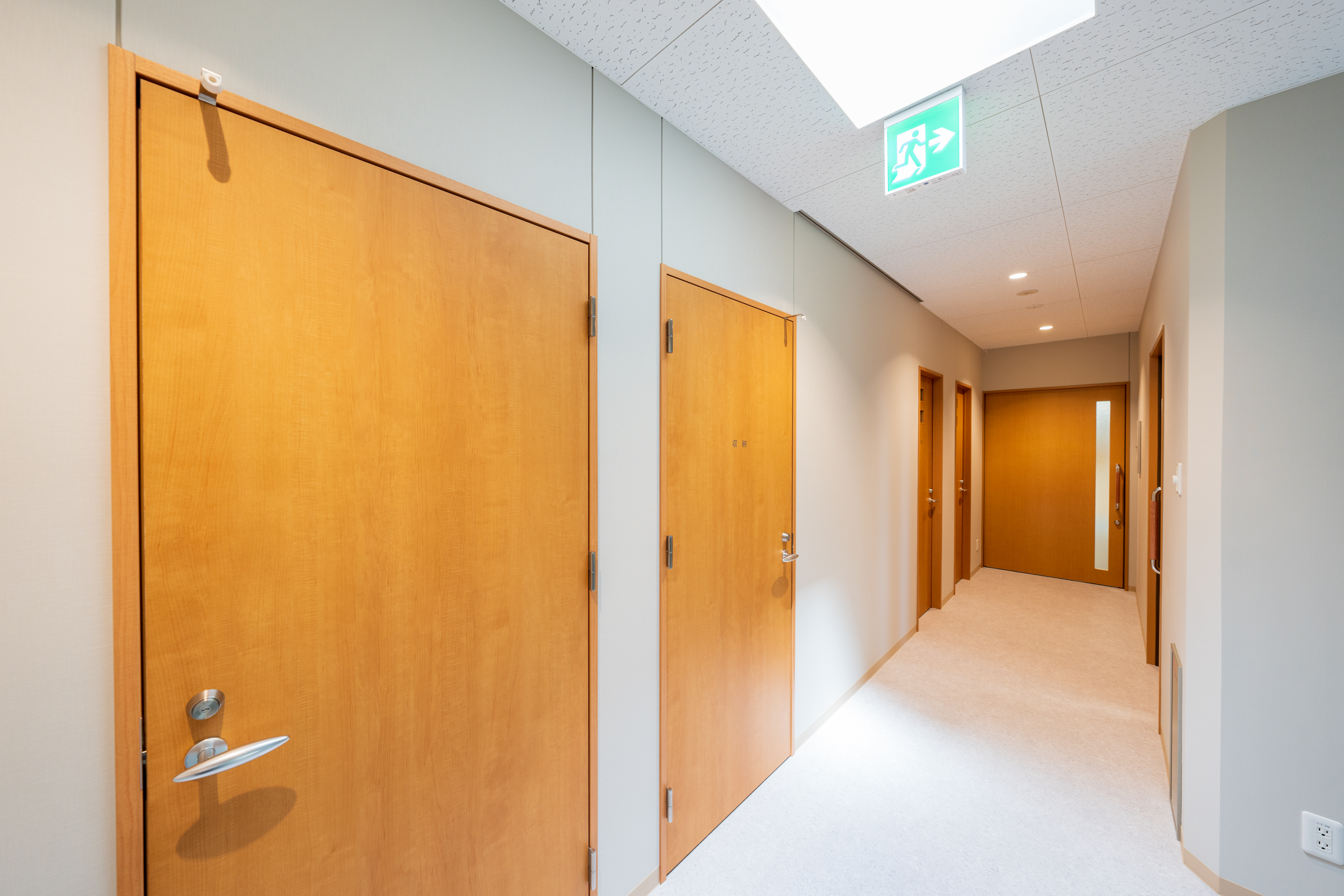 2階_廊下-収納-WC_A7409033-exp